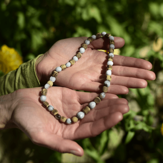 collier tulsi & job
