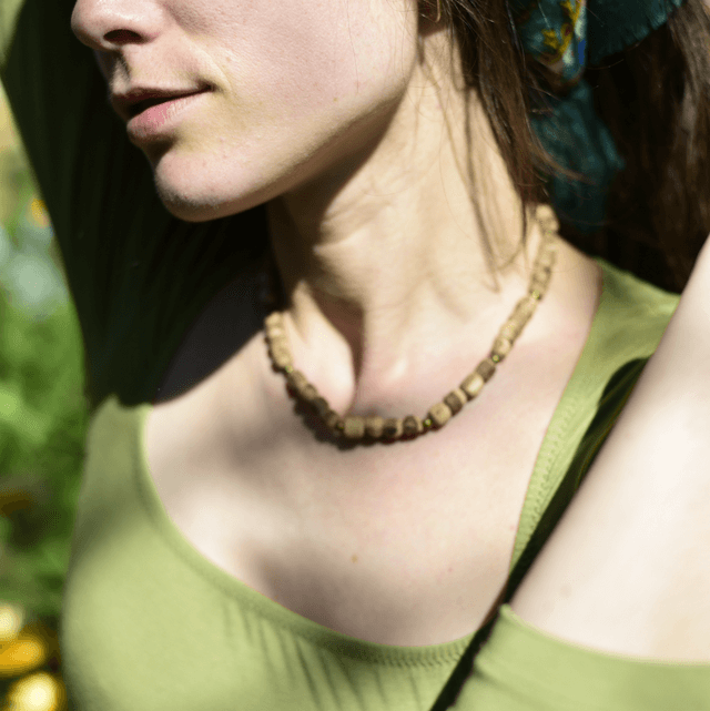 collier tulsi & laiton
